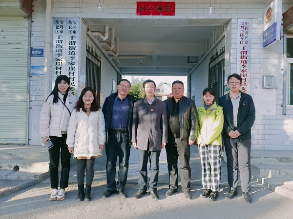 公司领导看望慰问基层就业员工集体留念.jpg