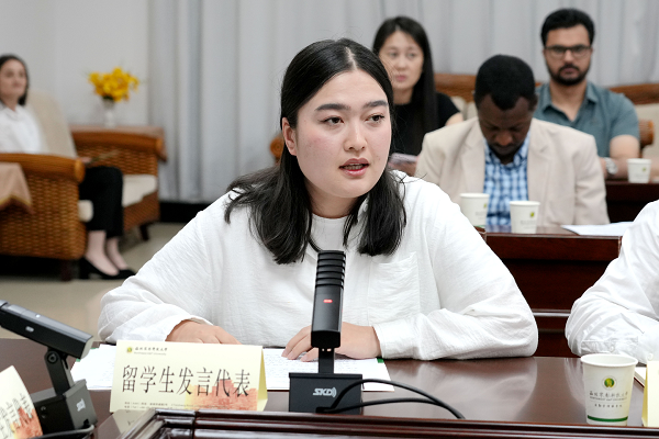 2. 2026年6月15日首届毕业生ORZIKULOVA MEKHRINOZ(中文名:梅花)在公司2026届毕业职工欢送会上发言.png